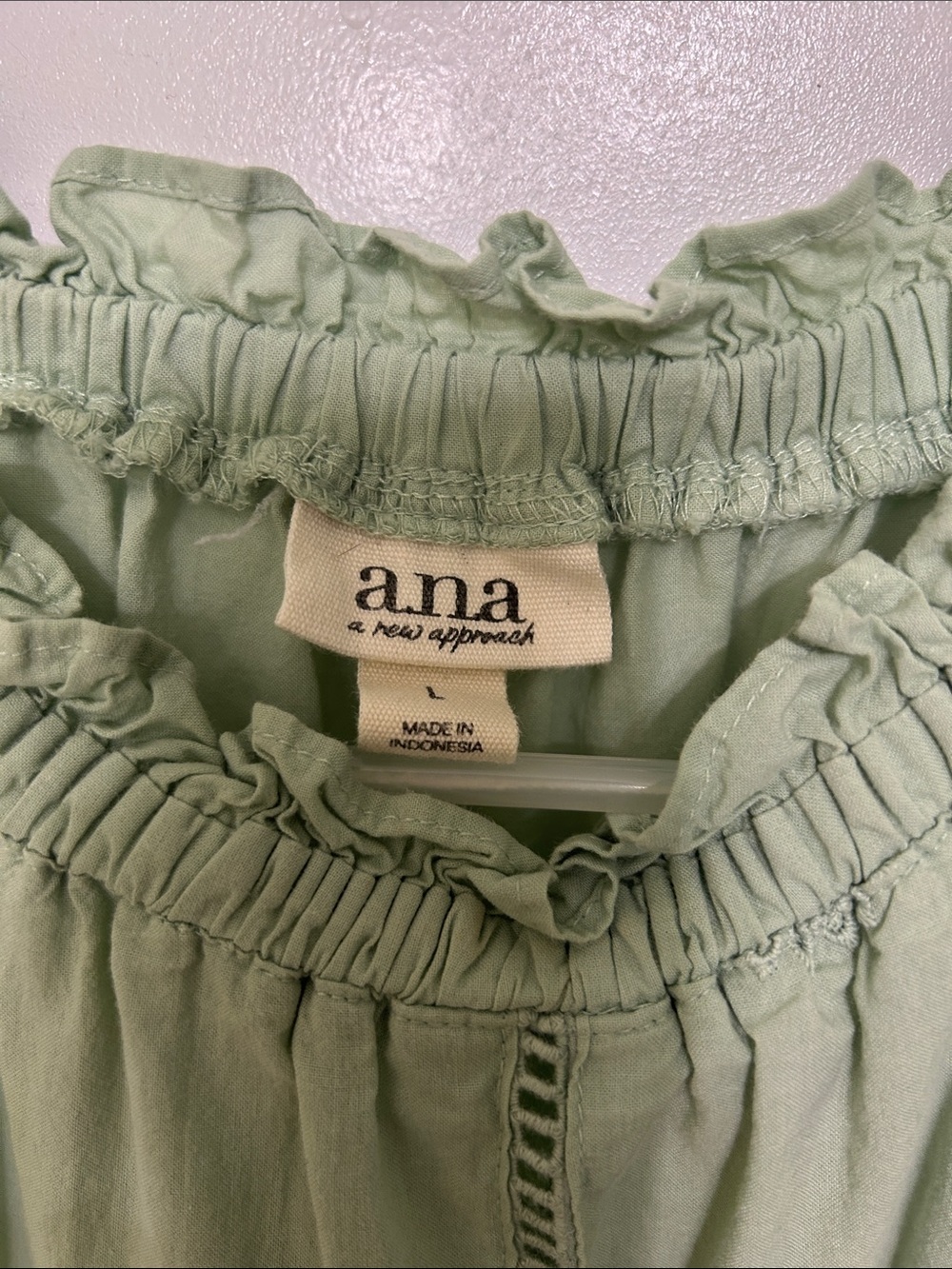 a.n.a Light Sage Green Ruffled Neck eyelet Blouse large - Picture 2 of 4